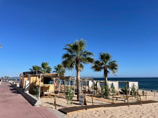 A Praia de Santo Amaro em Lisboa: Um Refúgio Costeiro na Cidade