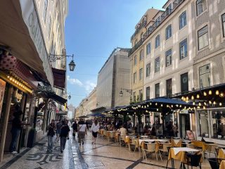 Descobrindo a Magnificência da Rua Augusta, o Coração Vibrante de Lisboa